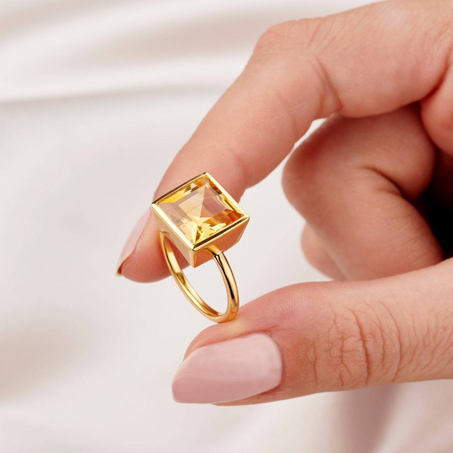 9CT YELLOW GOLD CITRINE COCKTAIL RING - Fool's Gold Jewellery